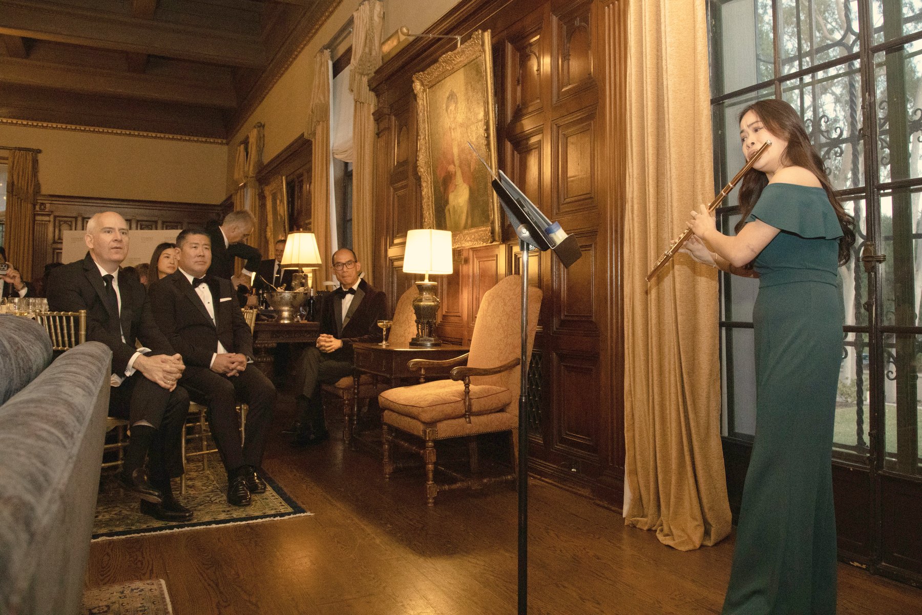 A musician performing for guests at La Paulée